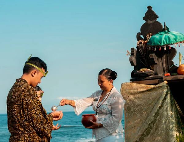 Pantai Purnama, Gianyar: Pasir Hitam, Melukat, dan Sunrise yang Tenang