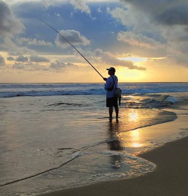 Pantai Purnama, Gianyar: Pasir Hitam, Melukat, dan Sunrise yang Tenang