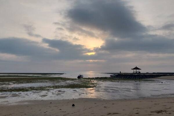 Pantai Samuh Nusa Dua: Laut Setenang Kolam, Sunrise, dan Masuk Gratis