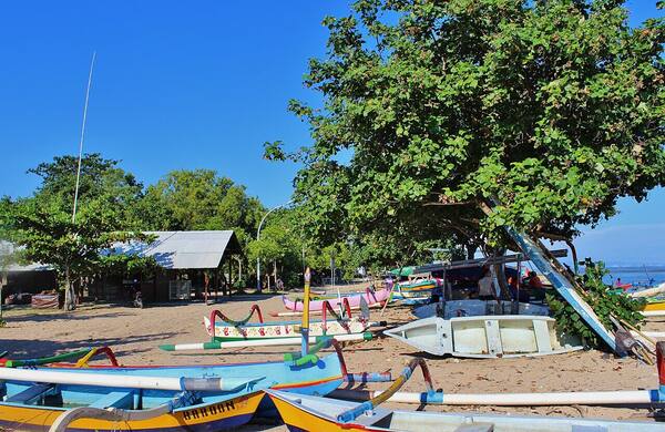 Pantai Sanur: Sunrise Tenang dan Promenade Tepi Laut di Timur Bali