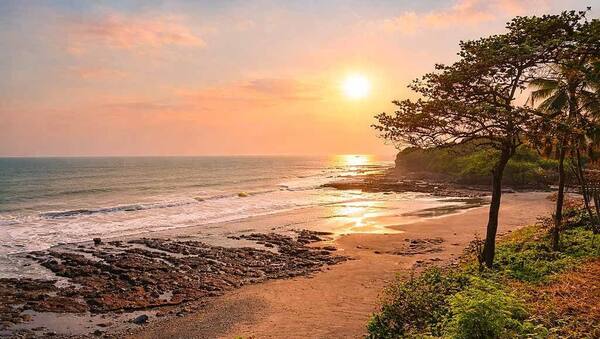 Pantai Soka Tabanan: Pantai Pasir Hitam yang Tenang dan Lapang