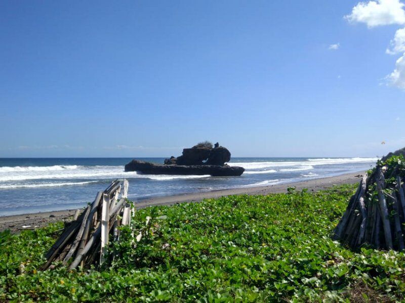 Yeh Gangga Beach, Tabanan: Quiet Black Sand and Iconic Rock Formations