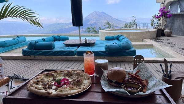 Paperhills Kintamani: Kafe & Pool Club Berundak di Bibir Kaldera Batur untuk Sarapan Sunrise