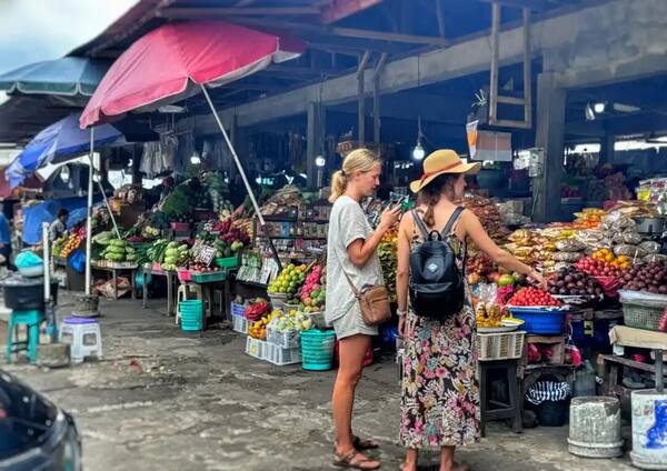 Pasar Candikuning, Bedugul: Stroberi, Bunga, dan Rempah Dataran Tinggi