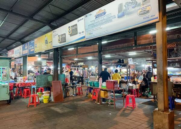 Pasar Sindhu Sanur: Surga Jajanan Murah Tiap Sore hingga Malam