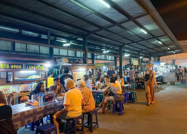 Pasar Sindhu Sanur: Surga Jajanan Murah Tiap Sore hingga Malam