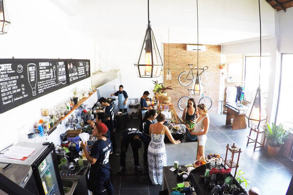 Peloton Supershop Canggu: Kafe Vegan, Bengkel Sepeda, dan Kebun dalam Satu Atap