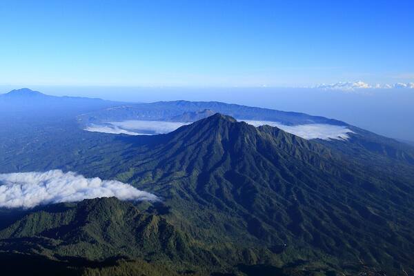 Pendakian Gunung Abang Kintamani: Puncak Sepi di Tepi Kaldera Batur