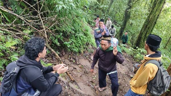 Pendakian Gunung Tapak Bedugul: Pura dan Makam Wali Pitu di 1.909 Mdpl