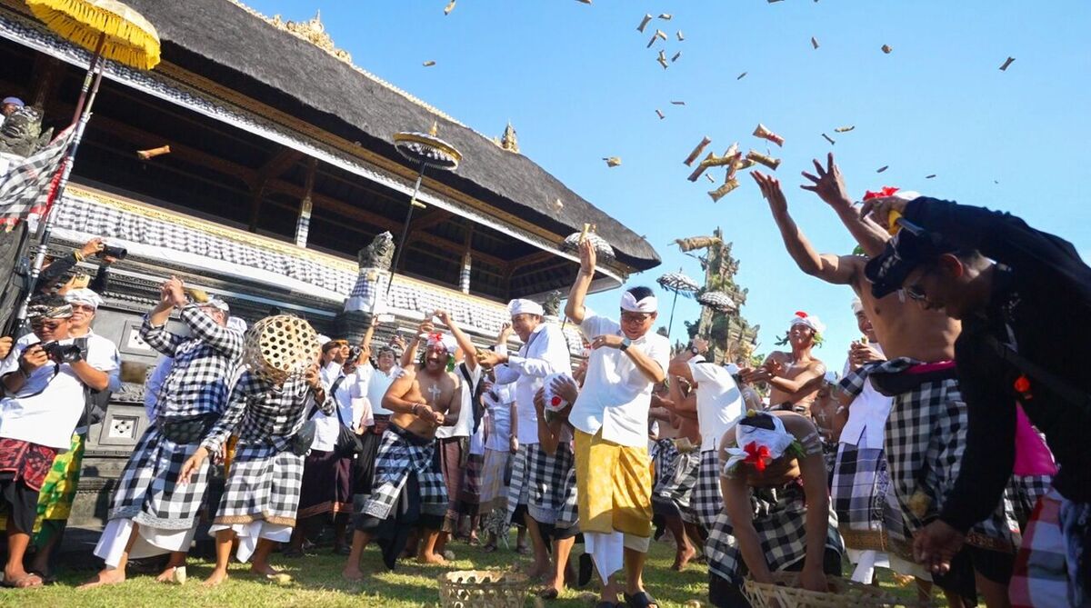 Perang Tipat Bantal in Kapal, Mengwi: Estimated 2026 Purnama Kapat Date & Viewing Tips