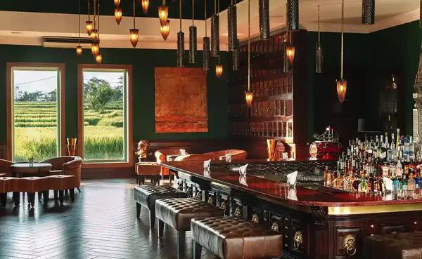 Pinstripe Bar Ubud: Harga Koktail, Live Jazz, dan Berapa Habisnya