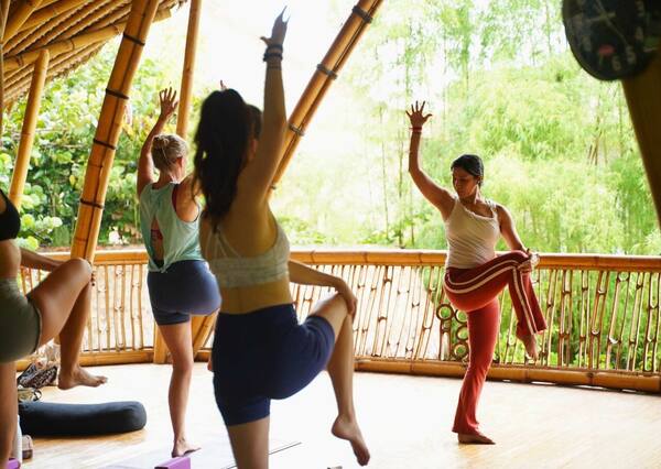 Power of Now Oasis: Yoga Bambu Tepi Pantai Mertasari, Sanur
