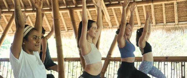 Power of Now Oasis: Yoga Bambu Tepi Pantai Mertasari, Sanur