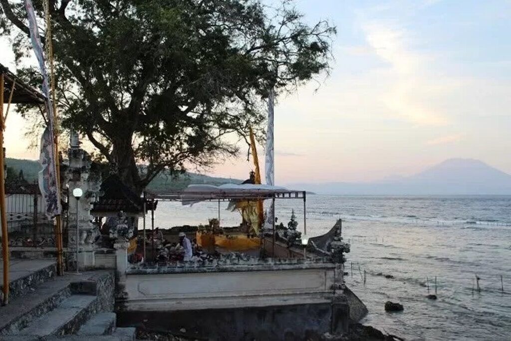 Pura Batu Medau, Nusa Penida: An Ancient Seaside Temple on Suana’s East Coast