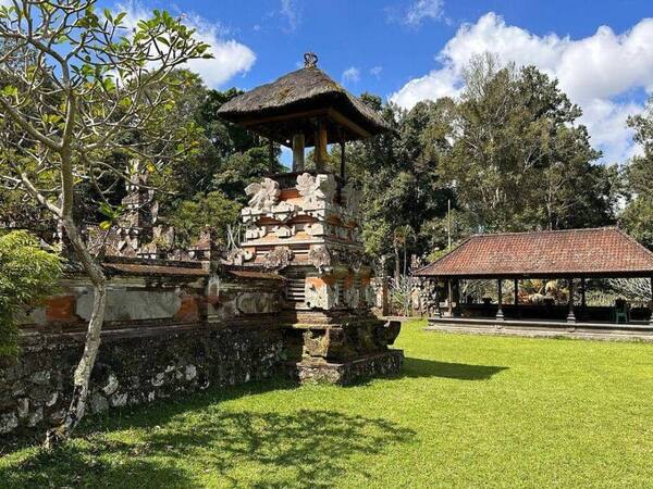 Pura Besi Kalung or Batukaru: Which Tabanan Temple to Visit?