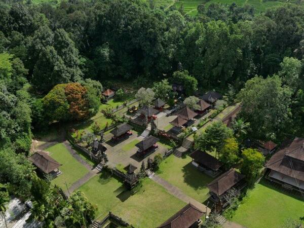 Pura Besi Kalung atau Batukaru: Mana yang Kamu Datangi?