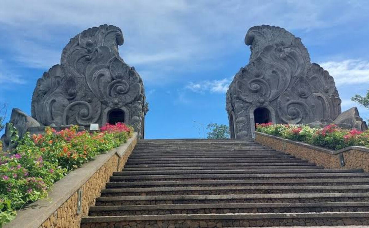 Pura Bukit Gumang, Bugbug: What to Know Before the Climb