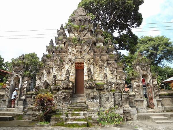 Pura Dalem Jagaraga: Relief Mobil Kuno dan Pesawat di Bali Utara