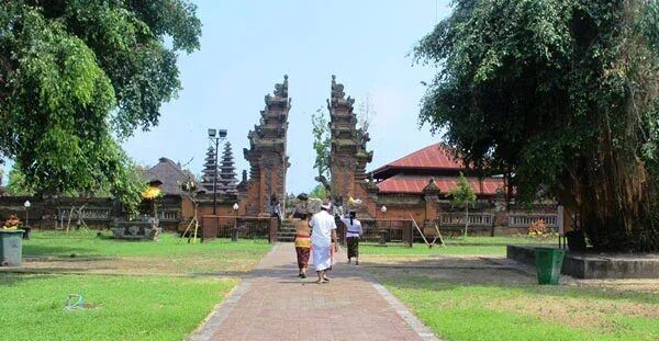 Pura Dasar Bhuwana Gelgel: The Grand Temple of Bali's Old Royal Capital