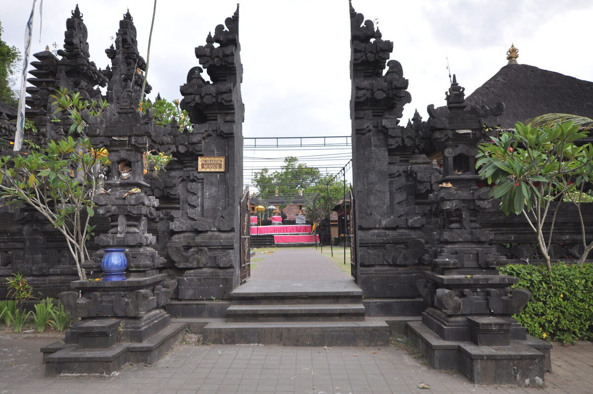 Pura Goa Lawah Klungkung: The Enchanting Bat Cave Temple on Bali's Coast