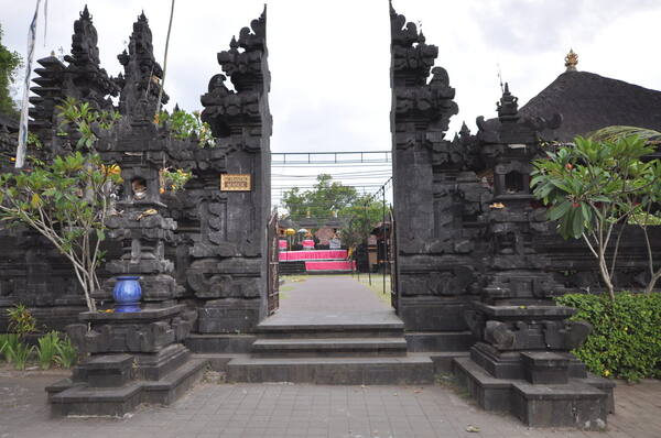 Pura Goa Lawah Klungkung: The Enchanting Bat Cave Temple on Bali's Coast