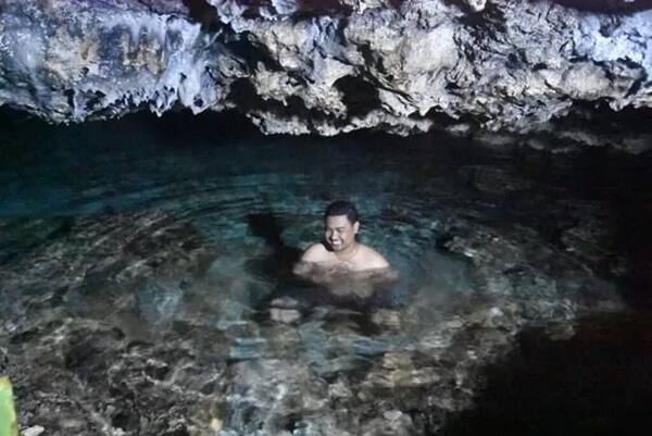 Pura Goa Peteng Alam Tunjung Mekar: Melukat Sunyi di Mulut Gua Kapur Jimbaran
