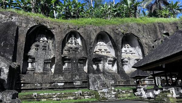 Pura Gunung Kawi, Tampaksiring: Candi Batu Berusia Seribu Tahun di Lembah Sungai
