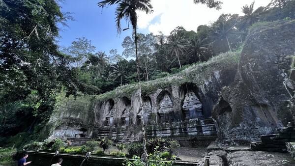 Pura Gunung Kawi, Tampaksiring: Candi Batu Berusia Seribu Tahun di Lembah Sungai