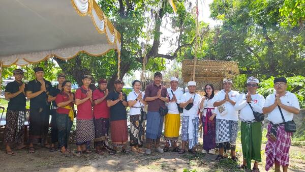 Pura Labuhan Aji Temukus: Pura, Kwan Im, dan Makam Wali Pitu