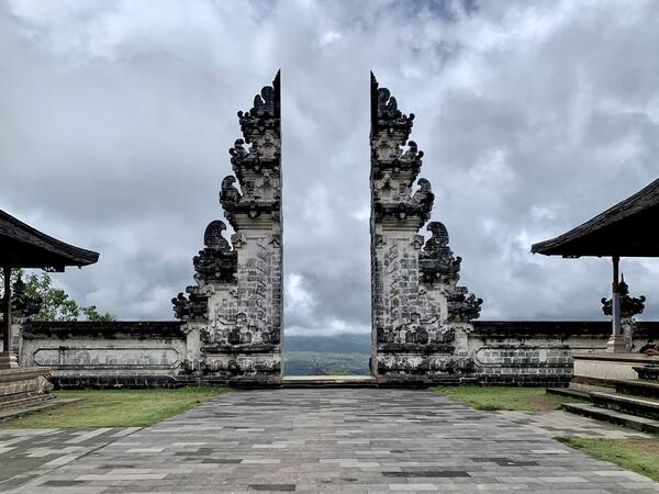 Pura Lempuyang ‘Gates of Heaven’: Gerbang Langit Berlatar Gunung Agung