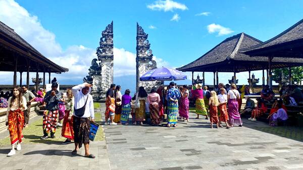 Pura Lempuyang ‘Gates of Heaven’: Gerbang Langit Berlatar Gunung Agung