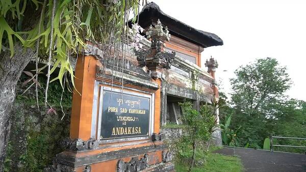Pura Luhur Andakasa: Sad Kahyangan Paling Sunyi di Karangasem