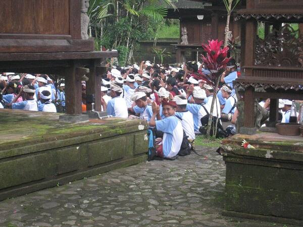 Pura Luhur Batukaru: Pura Sakral di Lereng Berkabut Gunung Batukaru