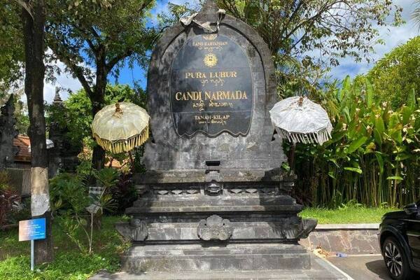 Pura Luhur Candi Narmada Tanah Kilap, Denpasar: A Tukad Badung Estuary Temple with a Kwan Im Shrine