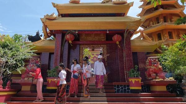 Pura Luhur Candi Narmada Tanah Kilap, Denpasar: Pura Muara Tukad Badung dengan Griya Kongco Dewi Kwan Im