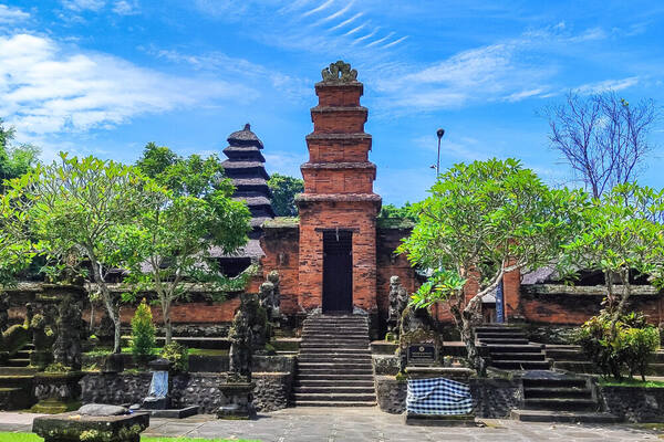 Pura Luhur Pakendungan：タナロット地区の静かな寺院、聖なるクリス Ki Baru Gajah の巡行先