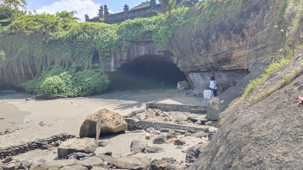 Pura Luhur Srijong, Antap Selemadeg: A Sea Temple on a Rocky Headland & Bat Cave on Tabanan’s West Coast