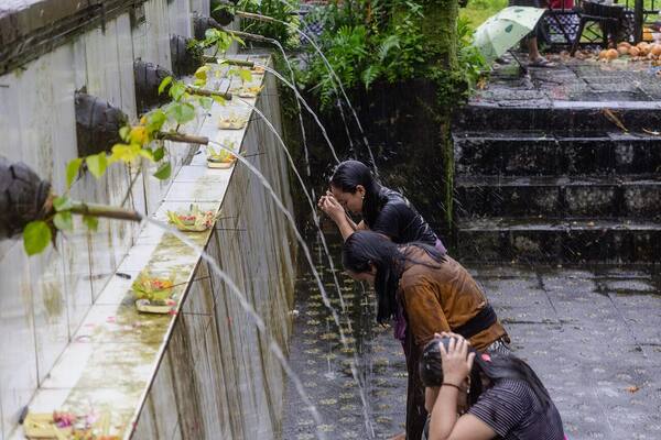 Pura Luhur Tamba Waras: Pura Penyembuhan yang Sunyi di Lereng Batukaru, Tabanan