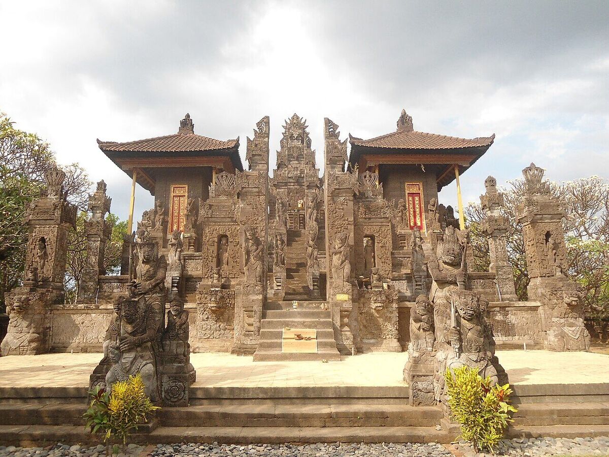 Pura Maduwe Karang: The ‘Man on a Bicycle’ Relief Everyone Misses on the Way to Lovina