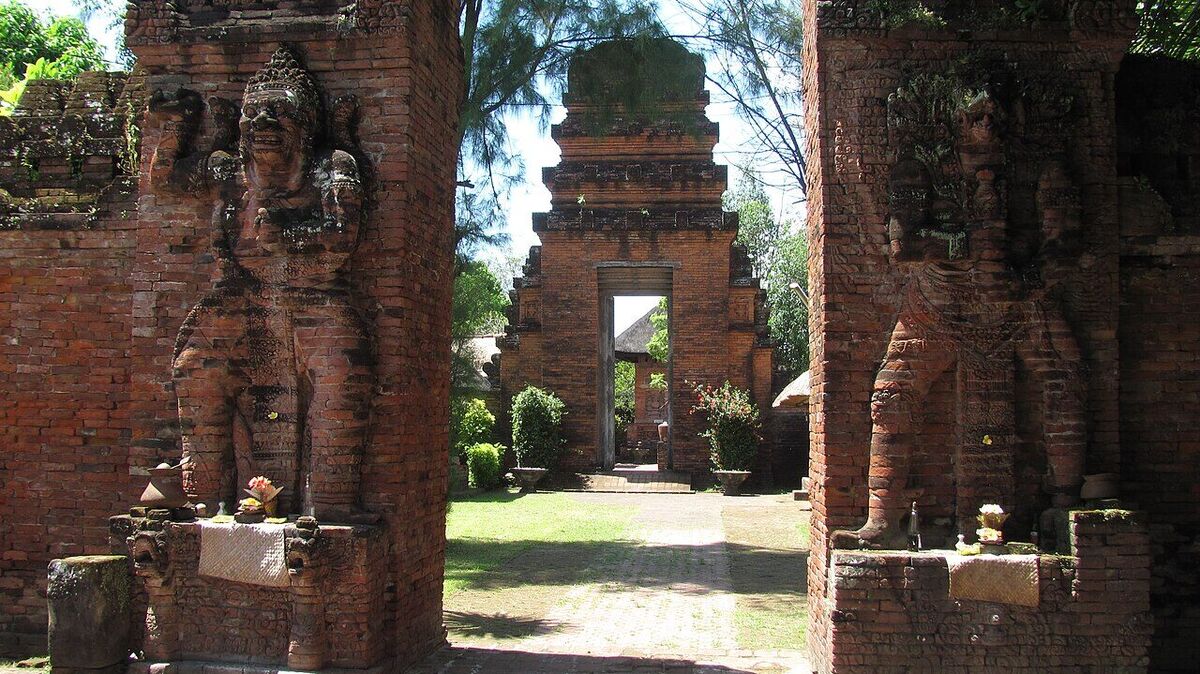 Pura Maospahit Denpasar: A Majapahit Trace in Red Brick