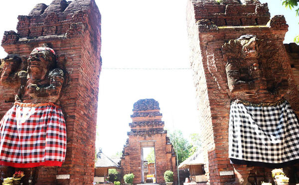 Pura Maospahit Denpasar: Jejak Majapahit dari Bata Merah