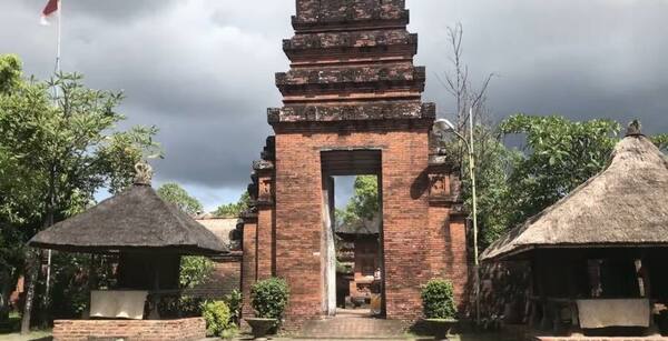Pura Maospahit Denpasar: Jejak Majapahit dari Bata Merah