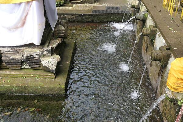 Pura Mengening, Tampaksiring: Melukat Khusyuk Satu Kilometer dari Tirta Empul