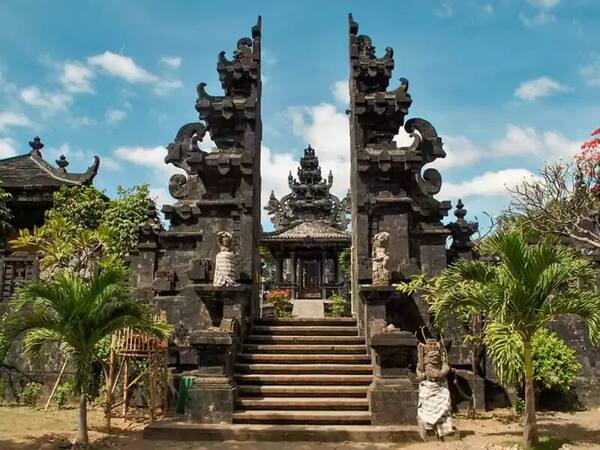 Pura Ponjok Batu: A Historic Cliff-Rock Temple on North Bali's Coast