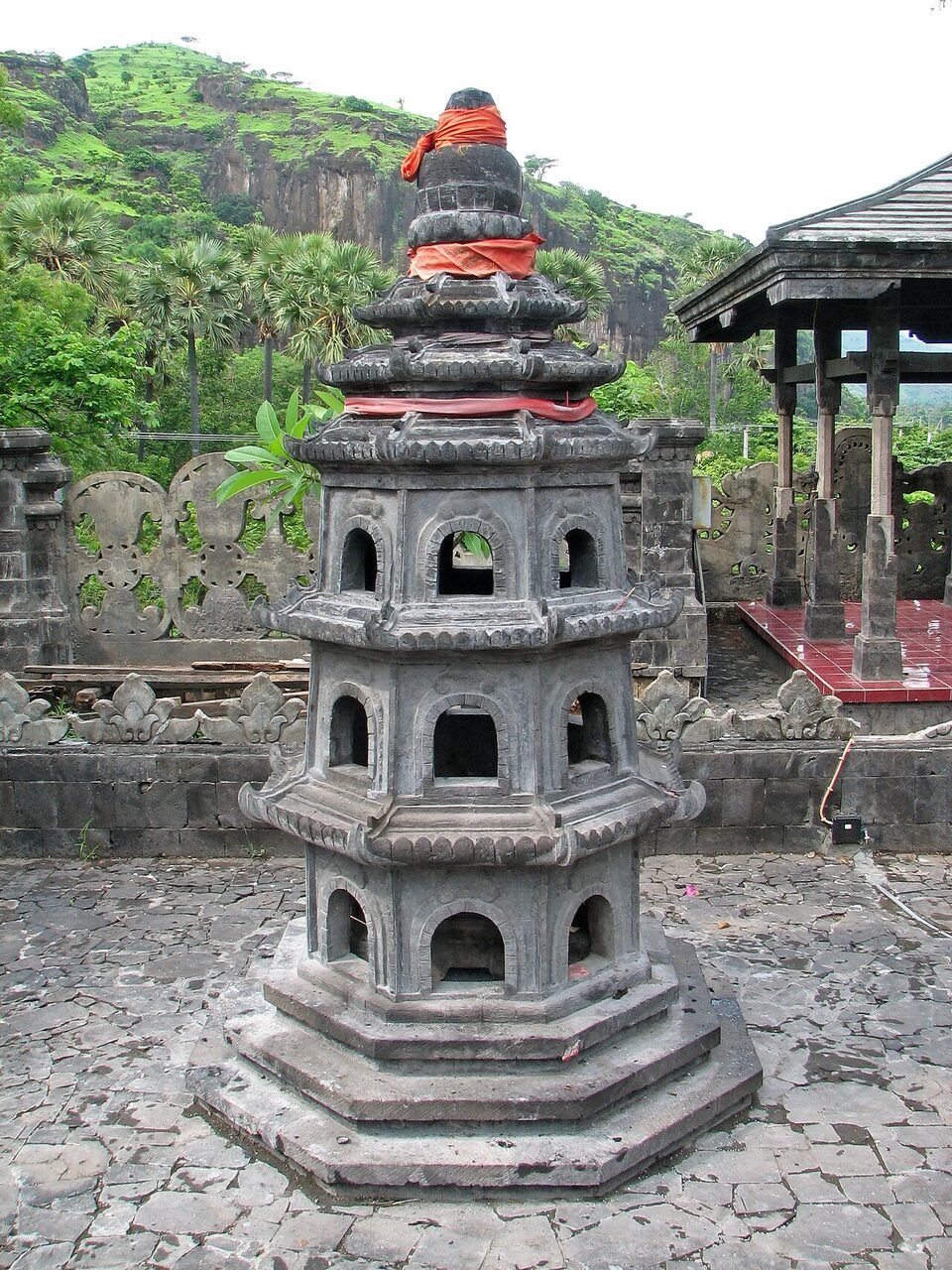 Pura Pulaki & Pura Melanting, Pemuteran: Cliffside Sea Temple and Monkey Guardians in West Bali