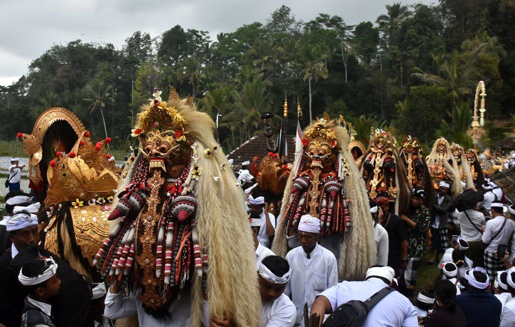 Pura Puncak Padang Dawa, Tabanan: The Quiet Temple Where Dozens of Barongs Gather