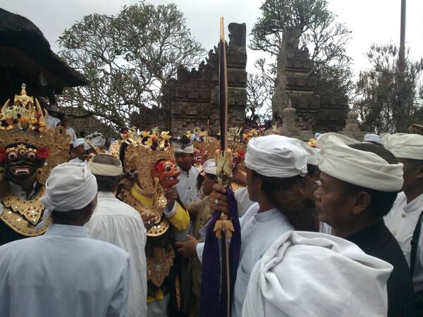 Pura Puncak Padang Dawa, Tabanan: Pura Sunyi Tempat Puluhan Barong Berkumpul