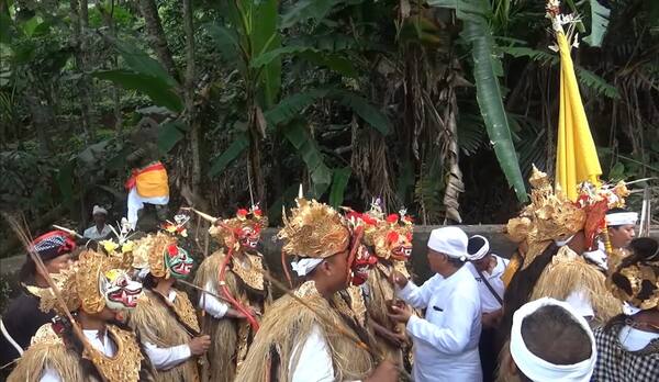 Pura Puncak Padang Dawa, Tabanan: Pura Sunyi Tempat Puluhan Barong Berkumpul