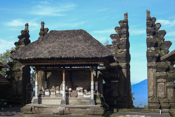 Pura Puncak Penulisan: Bali's Highest Temple with a Sea-of-Clouds Panorama