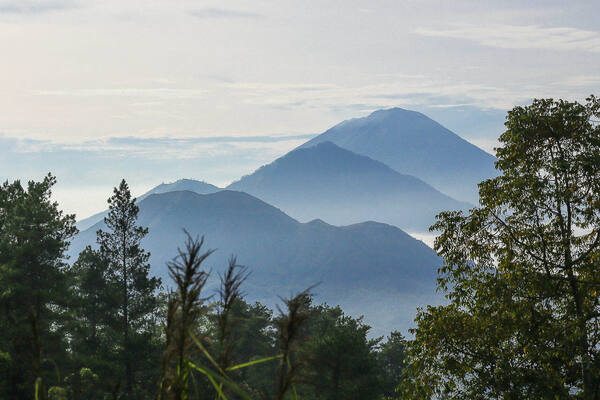 Pura Puncak Penulisan: Pura Tertinggi di Bali dengan Panorama Lautan Awan